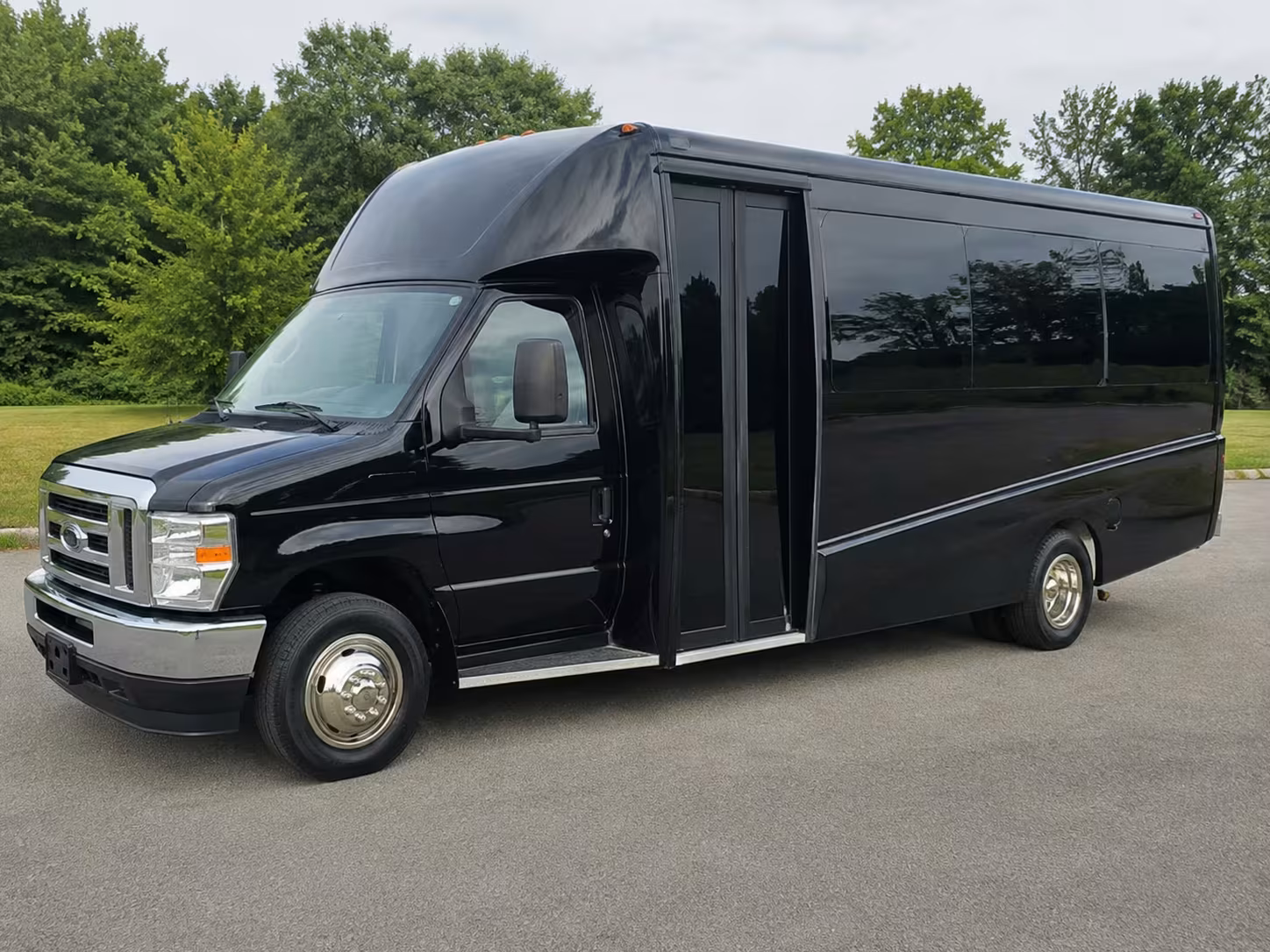 danbury 18 passenger minibus rental