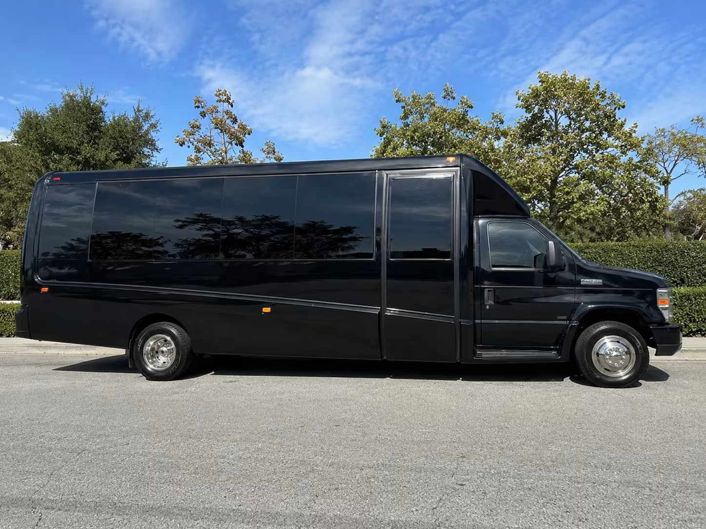 danbury minibus rentals for hockey at danbury ice arena