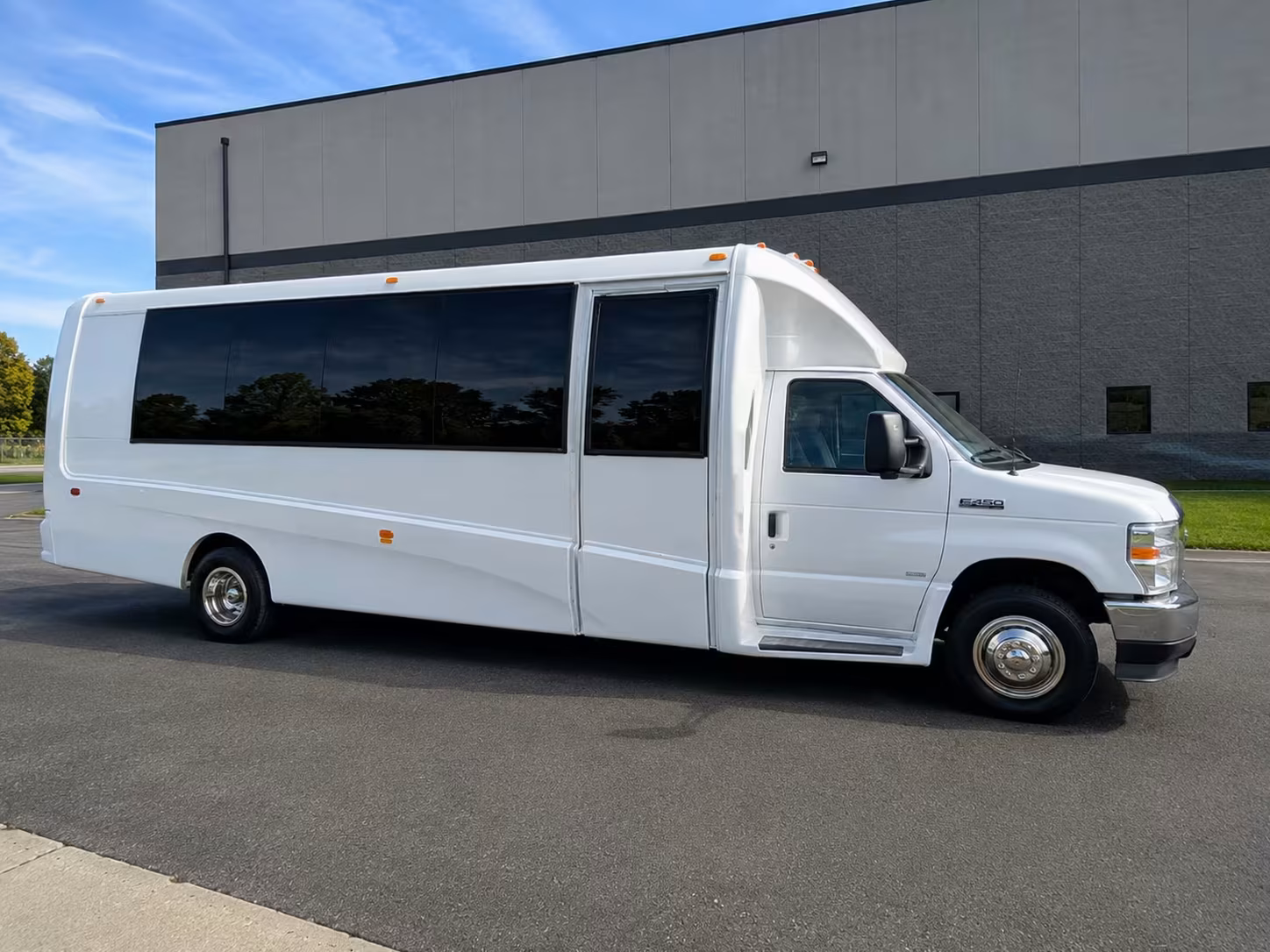 minibus rentals for danbury youth groups and ministry schools